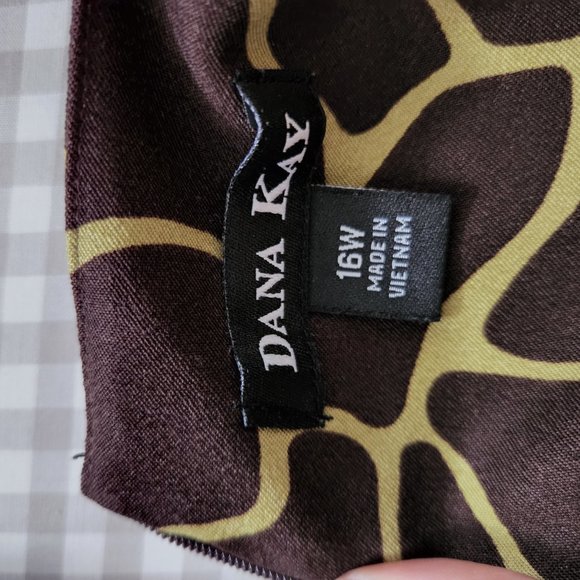 Sleeveless Shell Dress - Picture 2 of 8